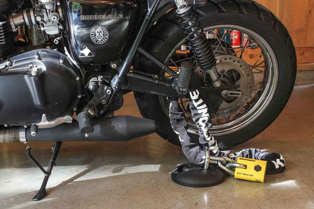 How To Lock A Motorbike Easiest