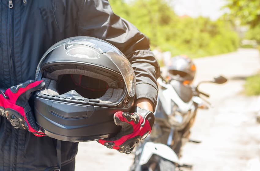 How To Clean A Motorbike Helmet? 9 Steps You Certainly To Follow
