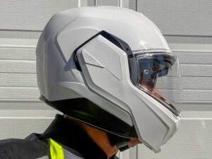 HJC i100 - The Best Motorbike Helmet For Commuting